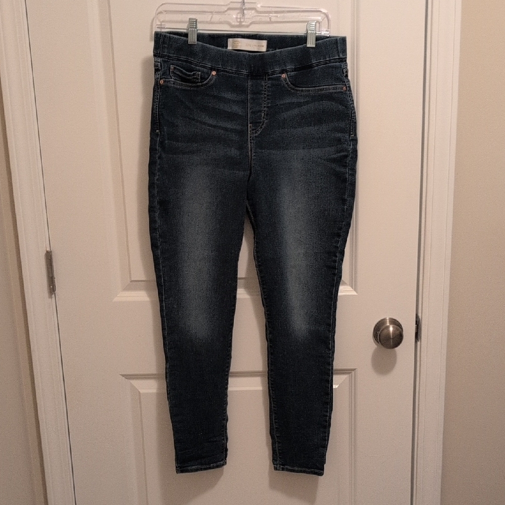 Women's Blue Jeans. New Never Worn.